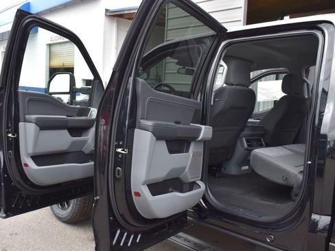 New 2025 Ford F350 XLT w/ Black Appearance Package image 21