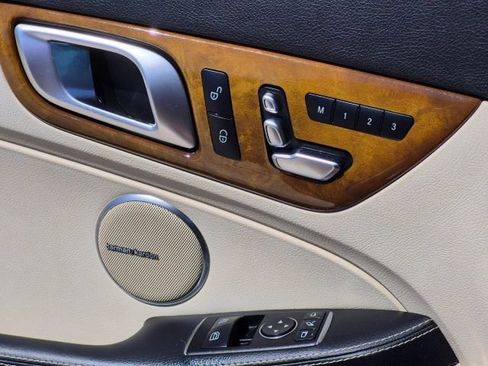 Used 2018 Mercedes-Benz SLC 300 image 12