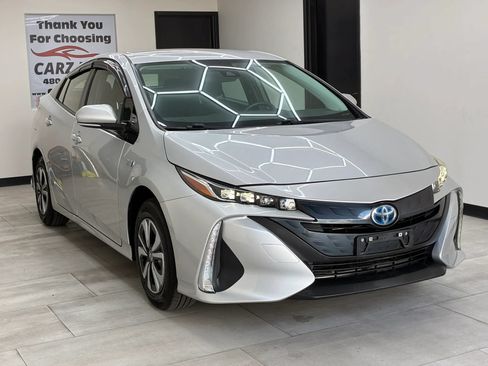Used 2018 Toyota Prius Prime Plus w/ Carpet Mat Package FWD image 13