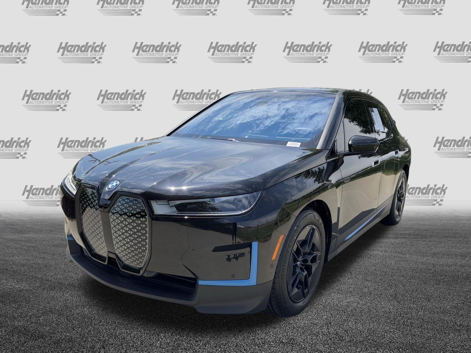 Certified 2023 BMW iX xDrive50 w/ Premium Package AWD/4WD image 5