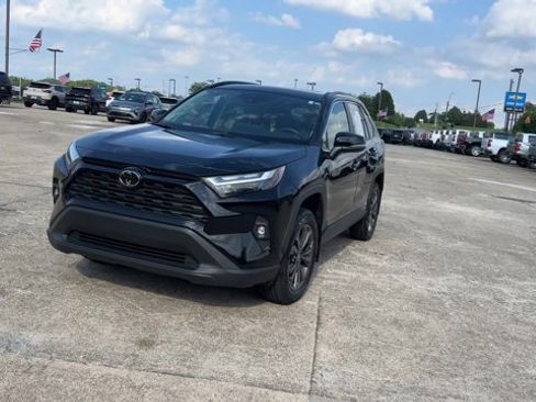 Used 2025 Toyota RAV4 XLE Premium AWD/4WD image 4