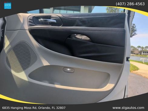 Used 2013 Dodge Grand Caravan SXT w/ Rear Park Assist Pkg FWD image 23