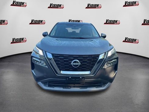 Used 2023 Nissan Rogue SV image 2