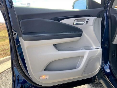Used 2017 Honda Pilot Touring image 19