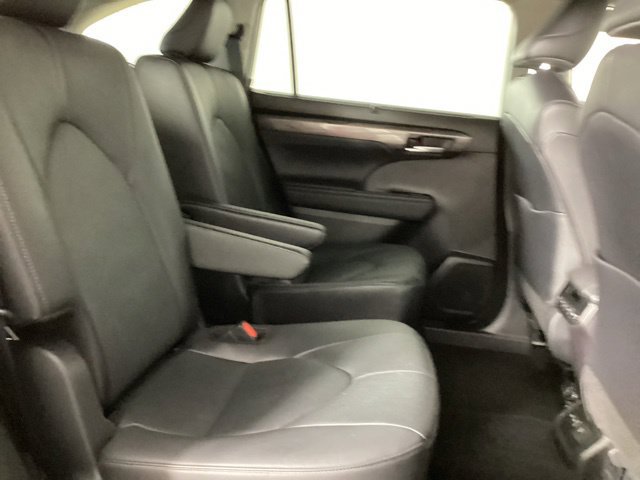 Used 2024 Toyota Highlander Limited AWD/4WD image 25