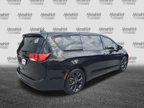 Used 2019 Chrysler Pacifica Touring Plus w/ S Appearance Package image 9