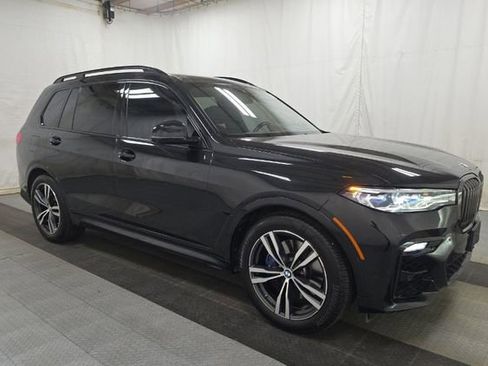 Used 2022 BMW X7 M50i w/ Executive Package image 3