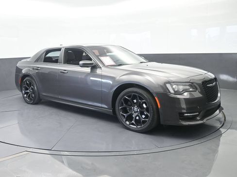 Used 2020 Chrysler 300 S w/ S Model Appearance Package RWD image 8