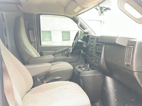 Used 2021 Chevrolet Express 2500 w/ Driver Convenience Package RWD image 25