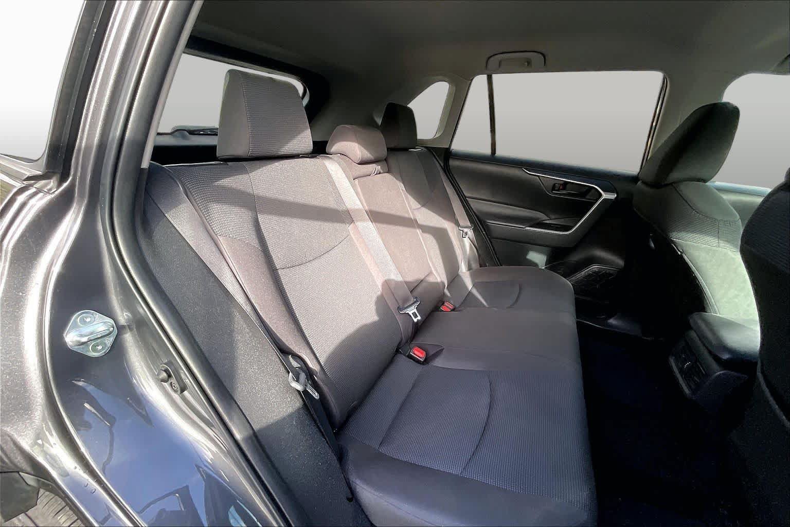 Used 2024 Toyota RAV4 LE AWD/4WD image 17