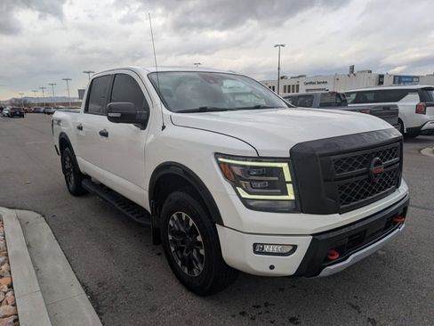 Used 2021 Nissan Titan PRO-4X w/ Pro-4x Convenience Package image 3