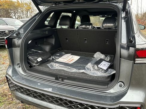 New 2026 Volkswagen Tiguan SE R-Line image 14