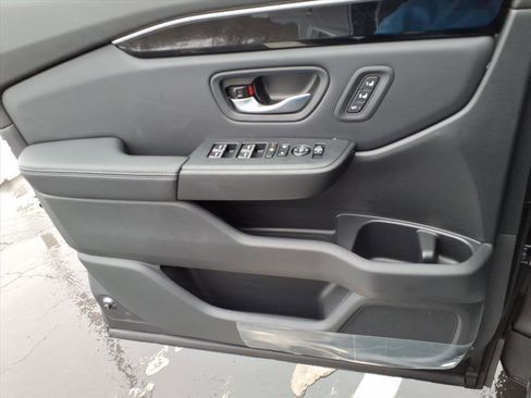 New 2025 Honda Pilot EX-L image 9