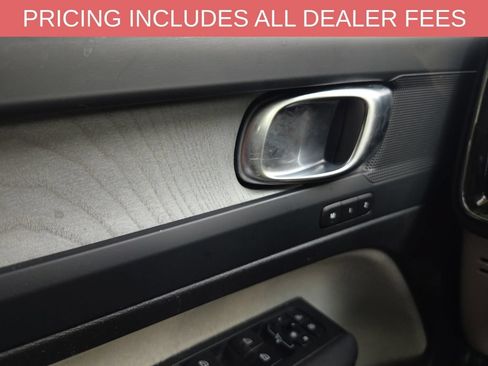 Used 2024 Volvo XC40 B5 Plus w/ Protection Package Premier AWD/4WD image 10