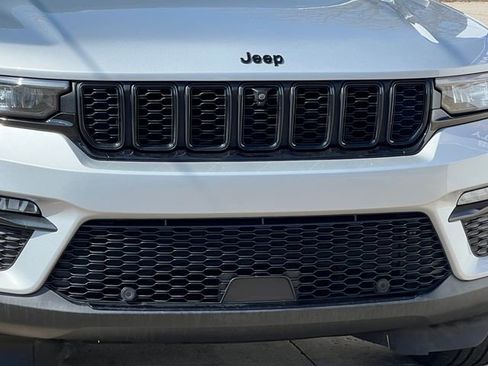 Used 2024 Jeep Grand Cherokee Limited w/ Luxury Tech Group II image 47