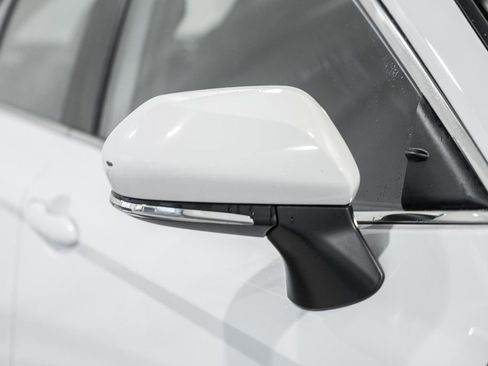 Used 2024 Toyota Camry SE image 12