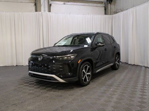 New 2026 Volkswagen Tiguan SE image 24