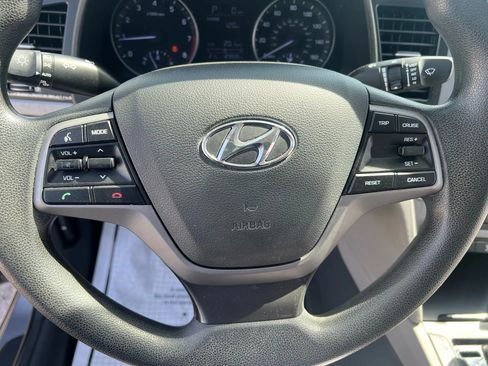 Used 2017 Hyundai Elantra SE FWD image 13