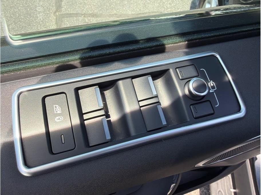 Used 2019 Land Rover Discovery SE AWD/4WD image 10