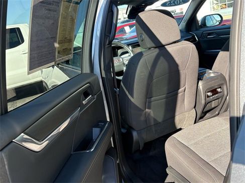 Used 2025 GMC Acadia Elevation image 17