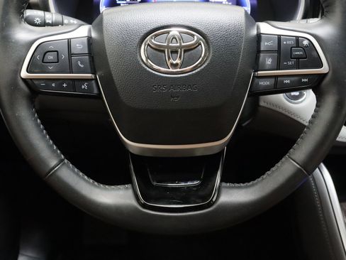Used 2023 Toyota Highlander Limited FWD image 25