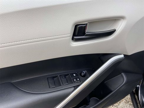 Used 2025 Toyota Corolla Cross L image 13