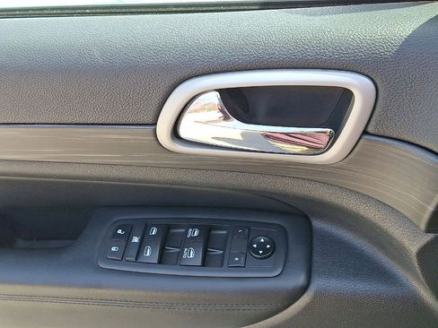 Certified 2021 Jeep Grand Cherokee Laredo image 38