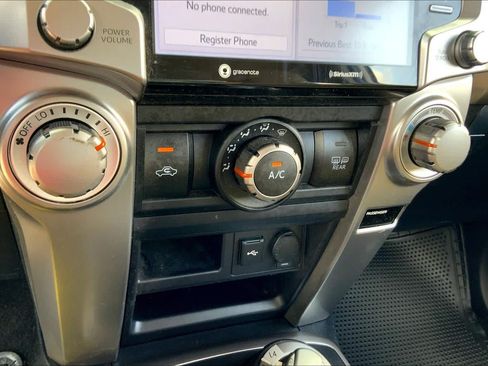 Used 2024 Toyota 4Runner SR5 AWD/4WD image 32