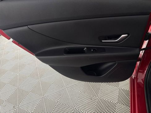 Used 2023 Hyundai Elantra Limited image 15