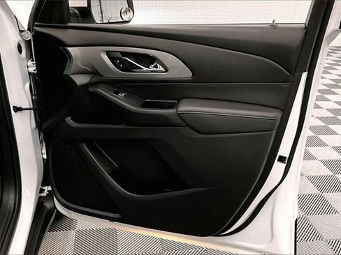 Used 2023 Chevrolet Traverse LT image 18