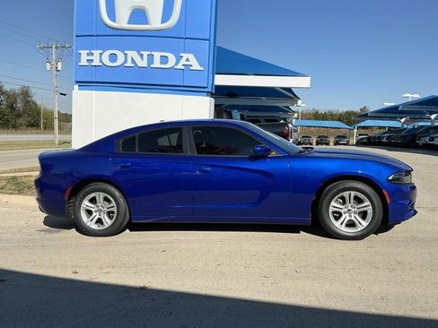 Used 2020 Dodge Charger SXT image 2
