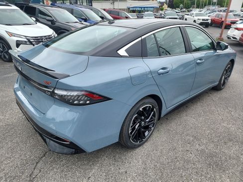 New 2026 Nissan Sentra SR w/ SR Premium Package FWD image 8