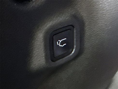 Used 2022 Jeep Compass Latitude w/ Sun and Sound Group image 30