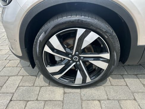 Used 2023 Volvo XC40 B5 Plus w/ Driver Assist Package AWD/4WD image 5