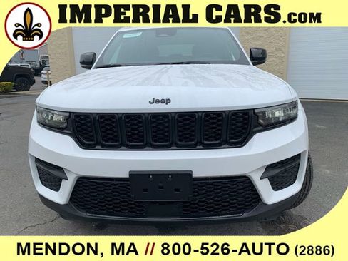 New 2025 Jeep Grand Cherokee Altitude image 4