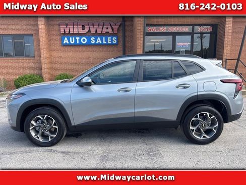 Used 2026 Chevrolet Trax LT w/ Driver Confidence Package FWD image 1