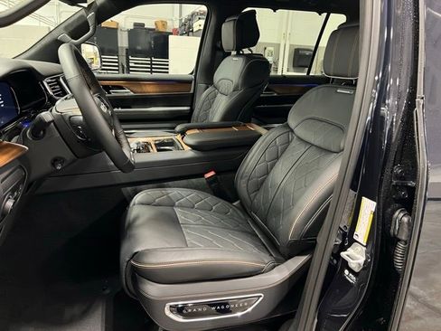 New 2025 Jeep Grand Wagoneer Series III w/ HD Trailer Tow Package image 8