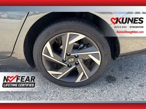 Used 2025 Hyundai Elantra Sport FWD image 18