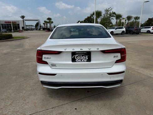 Used 2025 Volvo S60 B5 Core FWD image 4