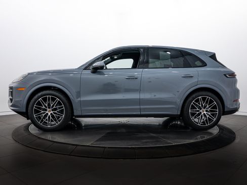 Certified 2026 Porsche Cayenne image 2