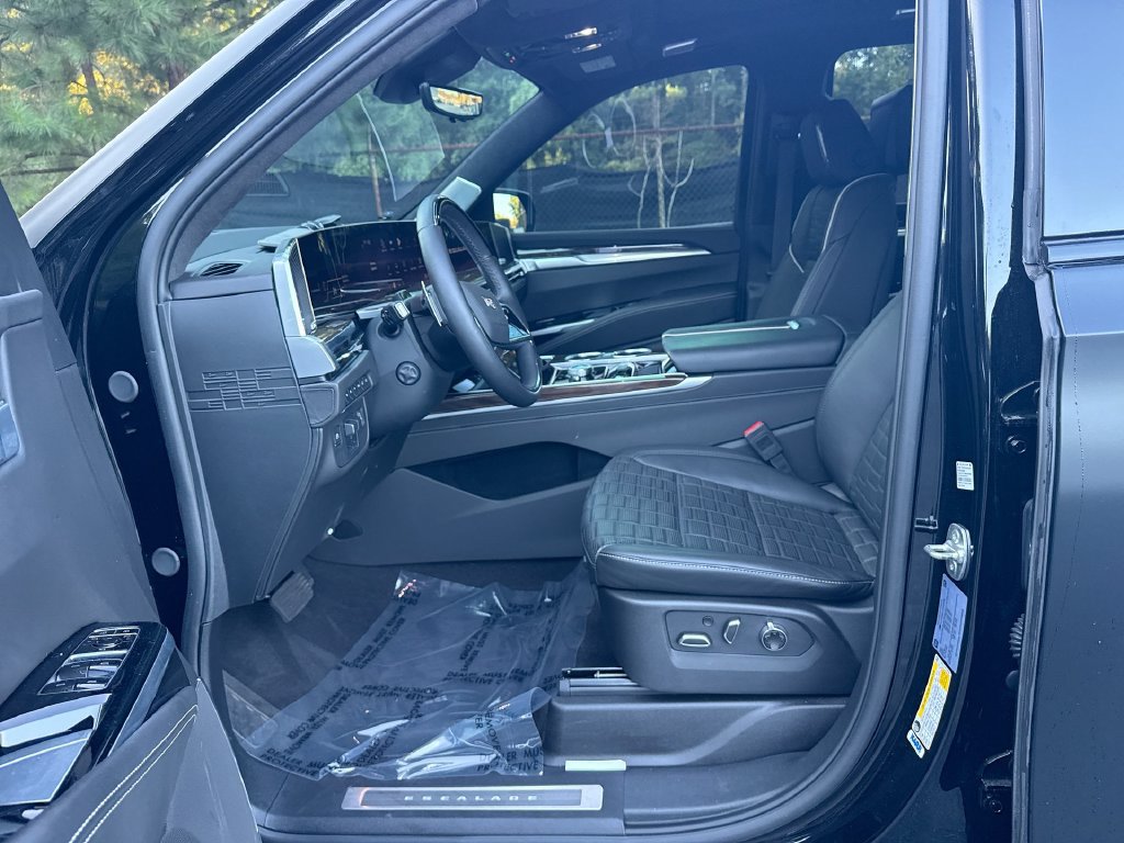 Used 2025 Cadillac Escalade ESV Sport Platinum AWD/4WD image 13