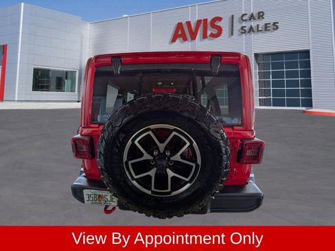 Used 2025 Jeep Wrangler Unlimited Rubicon w/ Convenience Group AWD/4WD image 9