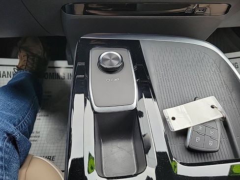 Used 2025 Buick Enclave Preferred w/ Super Cruise Package image 11