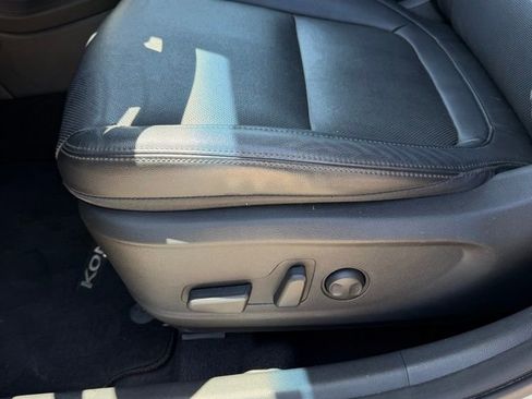 Used 2022 Hyundai Kona Limited FWD image 14