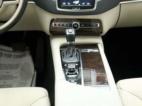 Used 2016 Volvo XC90 T6 Momentum w/ Momentum Plus Package AWD/4WD image 30
