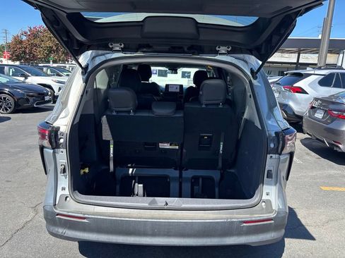Used 2023 Toyota Sienna LE FWD image 10
