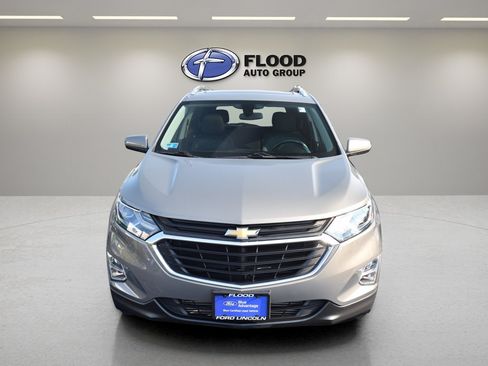 Used 2018 Chevrolet Equinox LT w/ Sun & Infotainment Package AWD/4WD image 2
