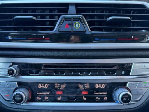 Used 2018 BMW 740i xDrive image 21