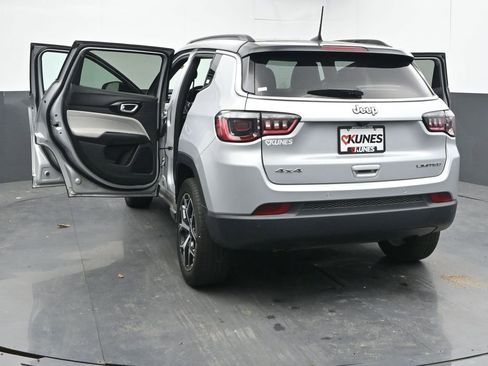 Used 2025 Jeep Compass Limited AWD/4WD image 58