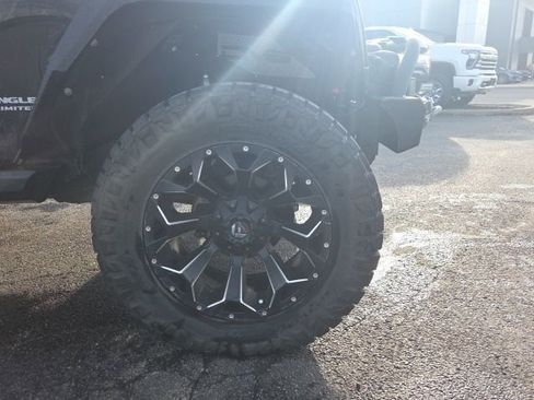 Used 2015 Jeep Wrangler Unlimited Rubicon image 3